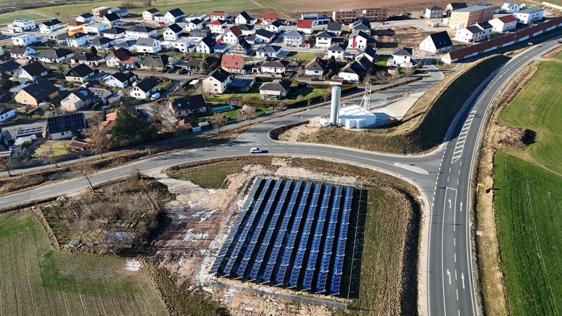 Blick von der Solarthermieanlage mit Neubaugebiet