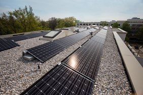 Solarmodule auf Flachdach