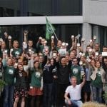 Am Hauptsitz in Düsseldorf ließen rund 60 NATURSTROM-Beschäftigte ihre Wecker rasseln, um einen Weckruf für die Energiewende auszusenden © NATURSTROM AG