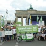 Gruppenbild Brandenburger Tor- Gemeinsam für die Energiewende