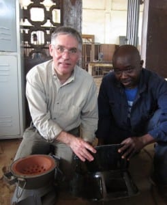 Mit der Weihnachtsspende werden energieeffiziente Kocher für Familien in Togo finanziert. Foto: Naturfreunde Bremen